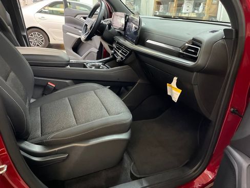 Used 2025 Chevrolet Traverse LT w/ Midnight/Sport Edition FWD image 30