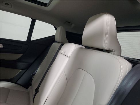 Certified 2025 Volvo XC40 B5 Plus AWD/4WD image 9