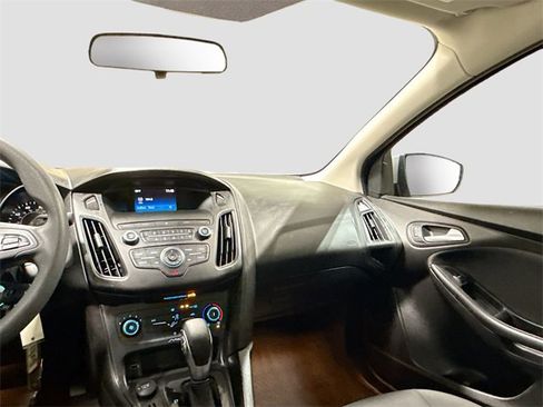 Used 2018 Ford Focus SE image 23