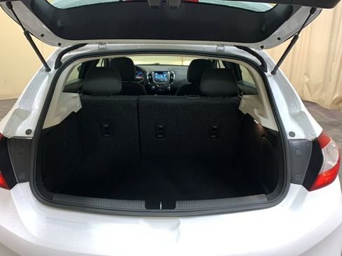 Used 2018 Chevrolet Cruze LT image 18