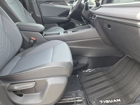 New 2026 Volkswagen Tiguan SE R-Line image 12