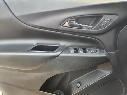 Used 2018 Chevrolet Equinox LT FWD image 24