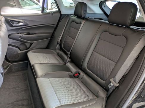 Used 2025 Chevrolet Trax LT w/ LT Convenience Package FWD image 24