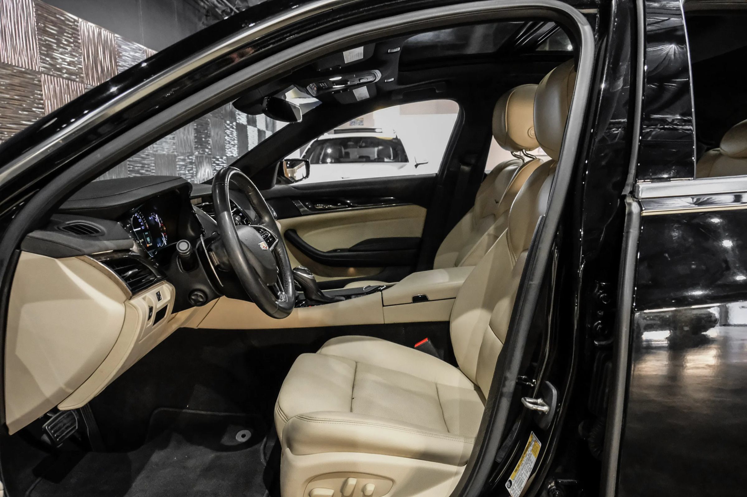 Used 2019 Cadillac CTS Luxury RWD image 4