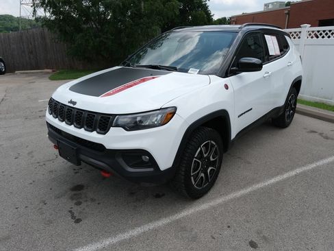 Used 2025 Jeep Compass Trailhawk AWD/4WD image 11