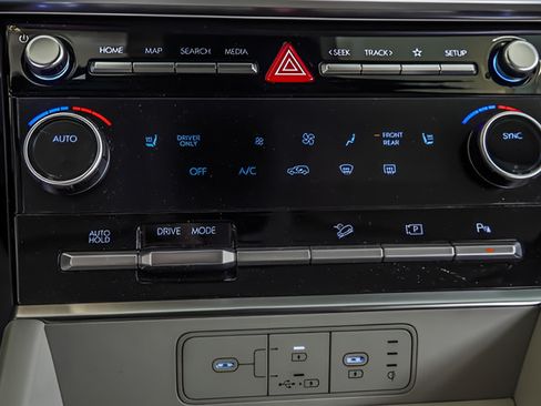 Certified 2025 Hyundai Santa Fe SEL FWD image 17