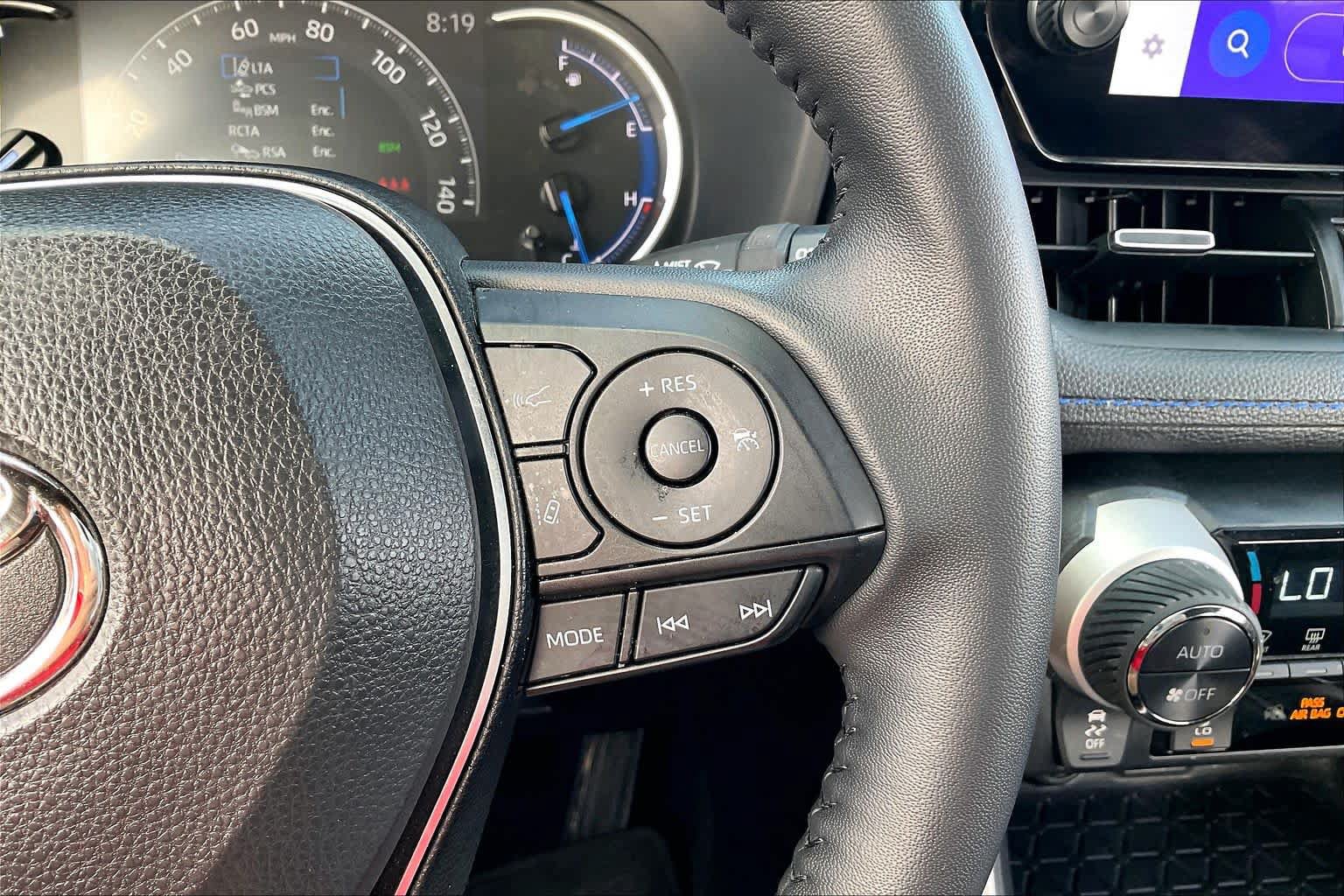Used 2025 Toyota RAV4 XSE AWD/4WD image 25