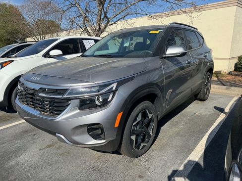 Certified 2025 Kia Seltos S image 9