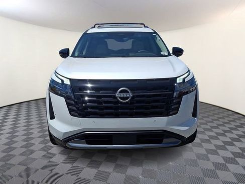 New 2026 Nissan Pathfinder SL image 2