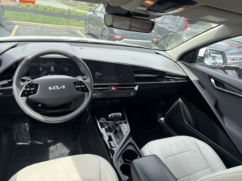 Used 2023 Kia Niro EX FWD image 14