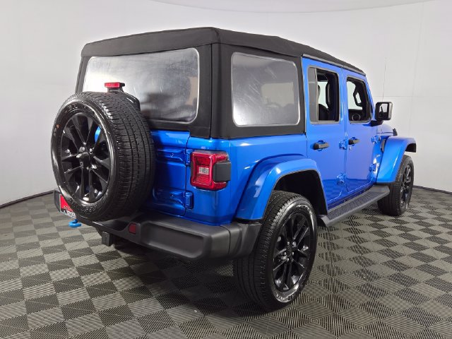 Used 2023 Jeep Wrangler Unlimited Sahara w/ Cold Weather Group AWD/4WD image 9