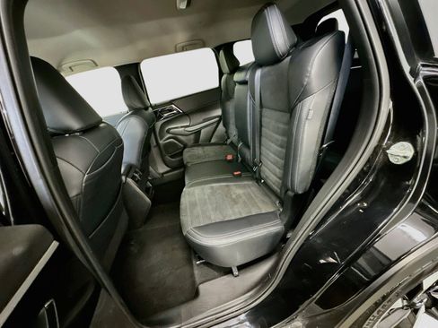 Used 2024 Mitsubishi Outlander SE AWD/4WD image 29