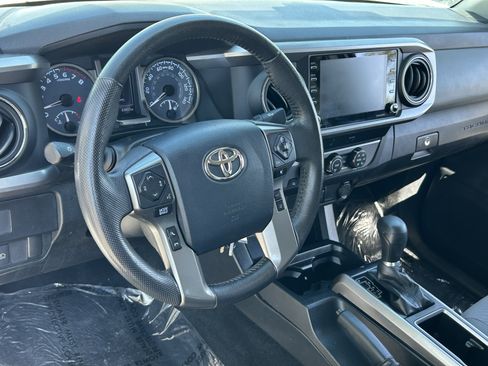 Used 2020 Toyota Tacoma SR5 RWD image 27