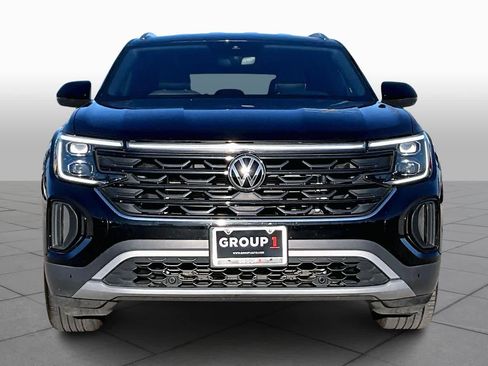 Used 2025 Volkswagen Atlas Cross Sport SE image 3