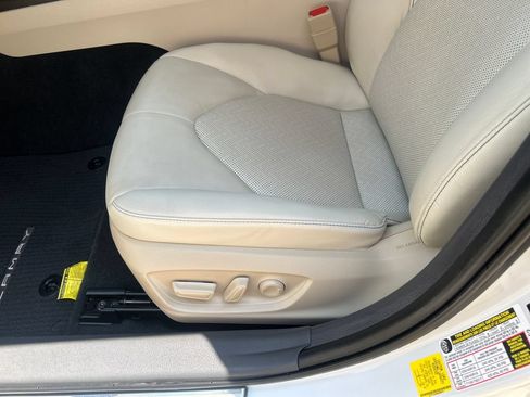 Certified 2022 Toyota Camry XLE FWD image 29