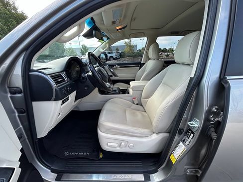 Used 2023 Lexus GX 460 Premium w/ Accessory Package AWD/4WD image 13