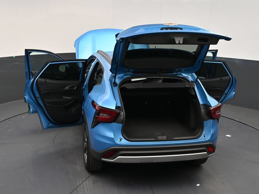 Used 2025 Chevrolet Trax LT w/ LT Convenience Package FWD image 31