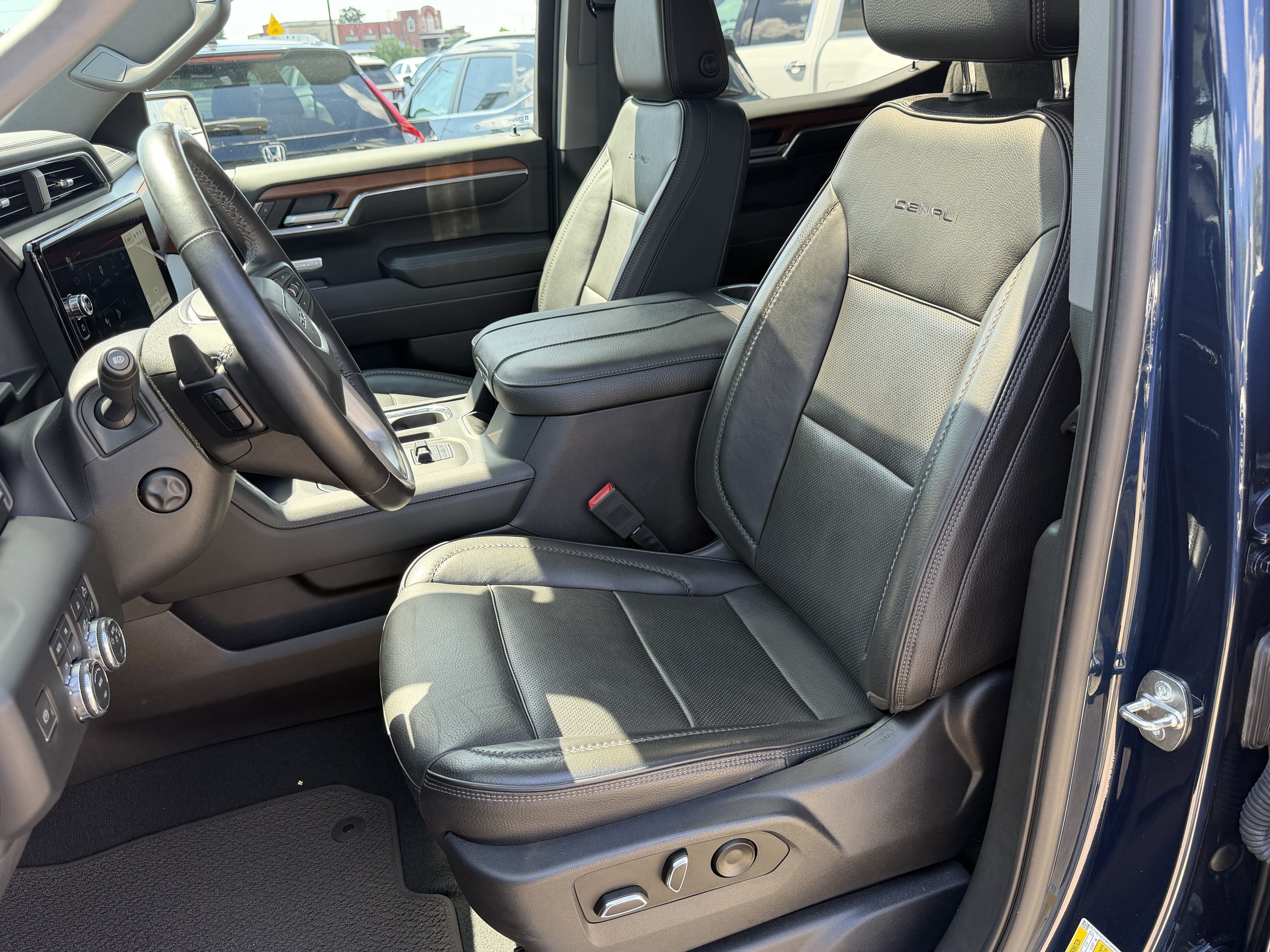 Used 2023 GMC Sierra 1500 Denali w/ Denali Reserve Package AWD/4WD image 23