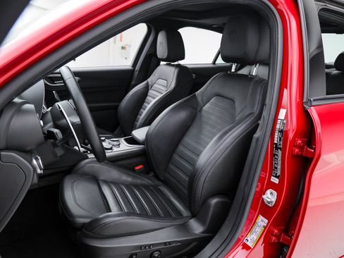 Used 2023 Alfa Romeo Giulia Veloce RWD image 16
