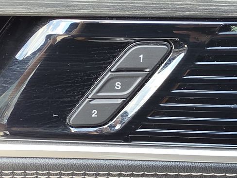 Used 2024 Jeep Wagoneer L Series II RWD image 20