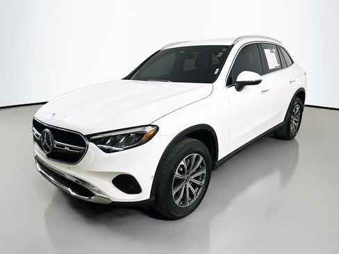 Used 2024 Mercedes-Benz GLC 300 image 3