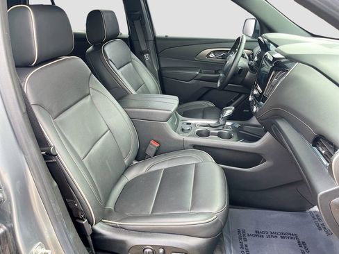 Used 2023 Chevrolet Traverse Premier FWD image 30