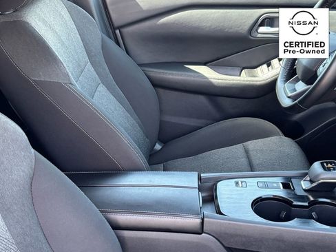 Certified 2025 Nissan Rogue SV FWD image 10