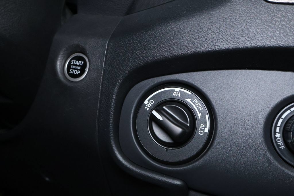 Used 2023 Nissan Frontier SV AWD/4WD image 25