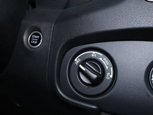Used 2023 Nissan Frontier SV AWD/4WD image 25