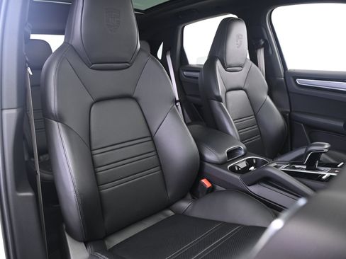 Certified 2023 Porsche Cayenne Platinum Edition AWD/4WD image 24