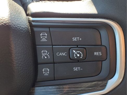 Used 2022 Jeep Wagoneer Series III w/ Flexible Seating Group image 17