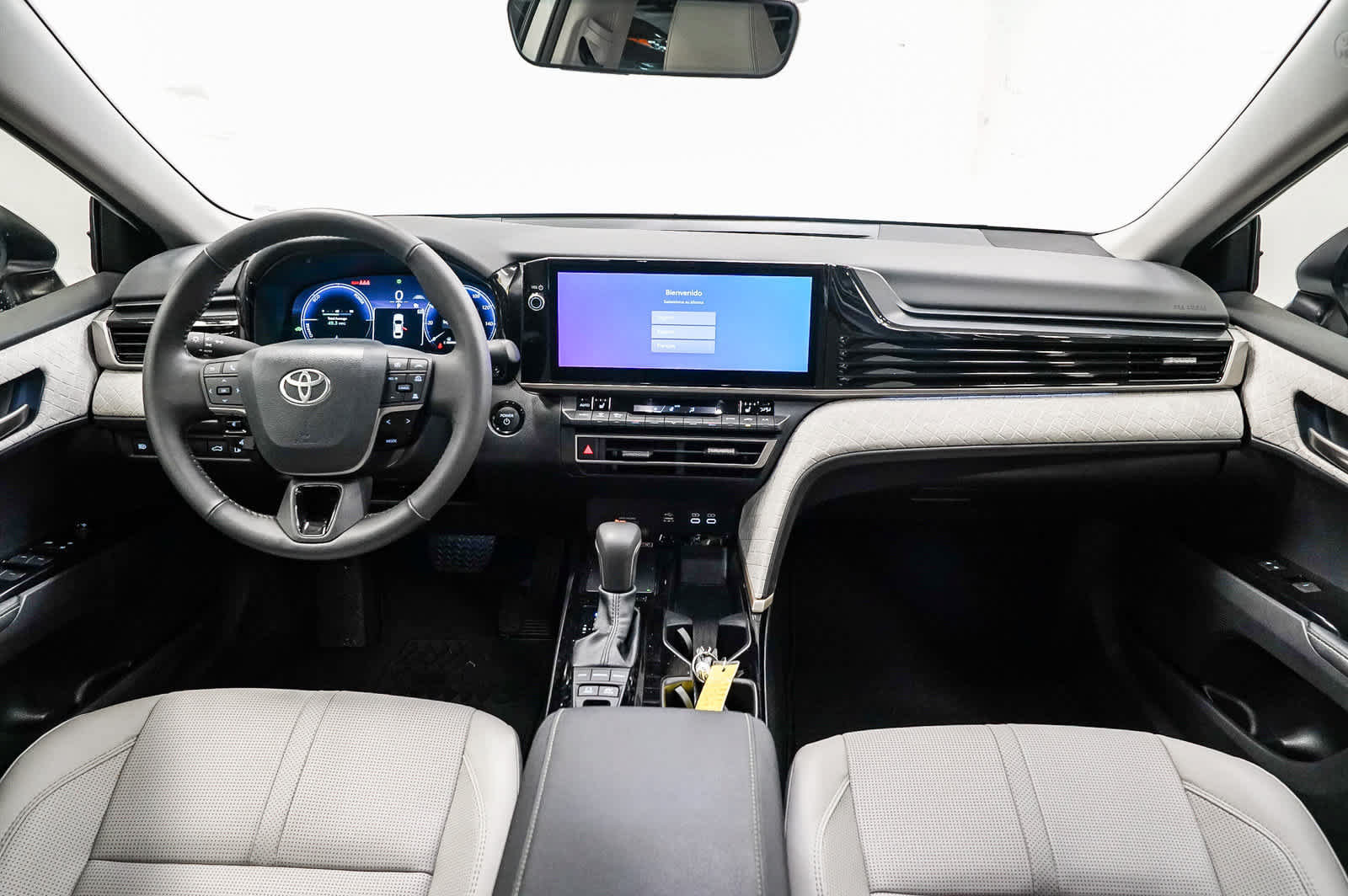 Used 2026 Toyota Camry XLE AWD/4WD image 12