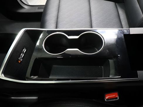 Used 2025 Chevrolet Equinox LT w/ Convenience Package II image 19