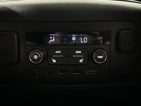 Used 2019 Chevrolet Suburban Premier AWD/4WD image 32