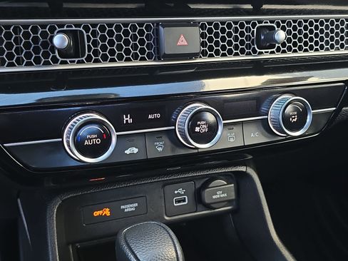 Certified 2022 Honda Civic LX image 25