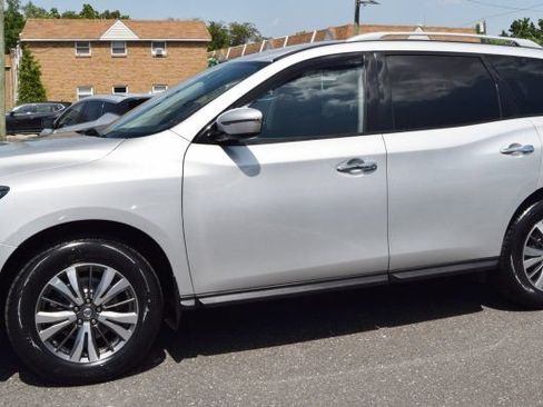 Used 2018 Nissan Pathfinder S AWD/4WD image 5