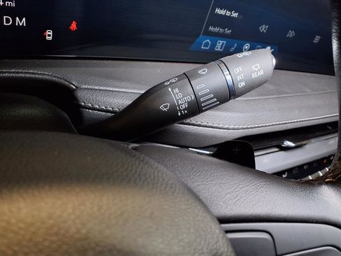 Used 2024 Cadillac XT4 Premium Luxury image 11