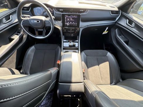 New 2025 Jeep Grand Cherokee L Altitude image 22