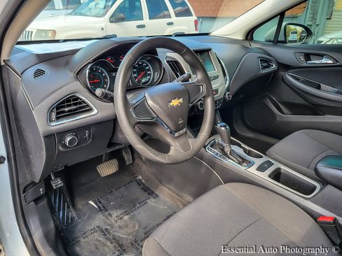 Used 2018 Chevrolet Cruze LS FWD image 8