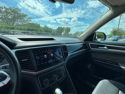 Used 2021 Volkswagen Atlas SE FWD image 14