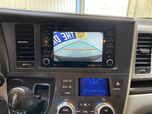 Used 2020 Toyota Sienna XLE w/ XLE Navigation Package image 42