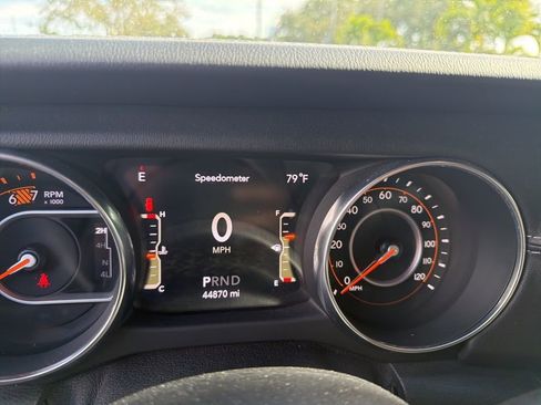 Used 2019 Jeep Wrangler Unlimited Sahara w/ Safety Group image 13