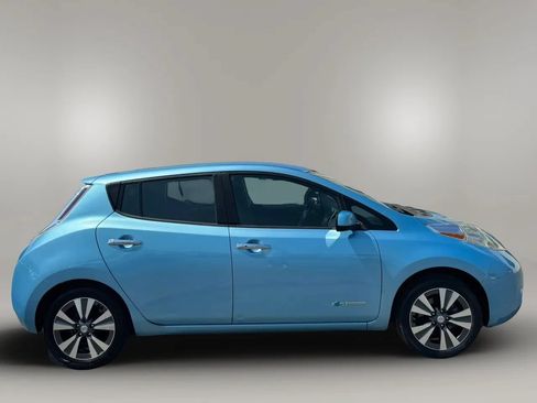 Used 2015 Nissan Leaf SV w/ LED & Quick Charge Package FWD image 4