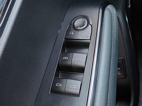 Used 2024 GMC Acadia AT4 w/ Luxury Package image 17