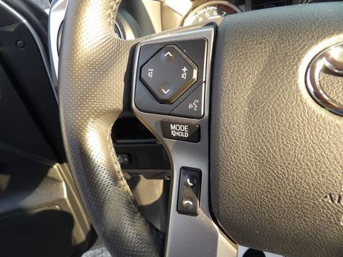 Used 2017 Toyota Tacoma TRD Sport image 26