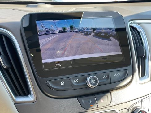 Used 2024 Chevrolet Malibu LT image 17