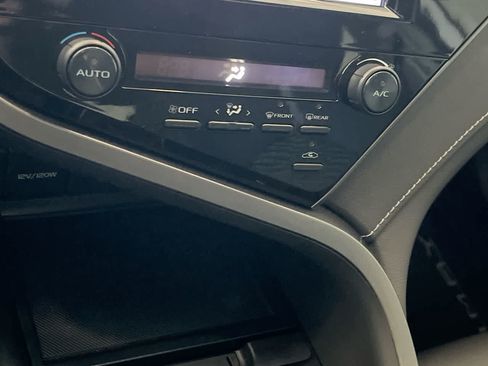 Certified 2019 Toyota Camry SE FWD image 19