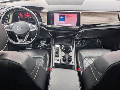 Used 2024 Volkswagen Atlas SEL Premium R-Line image 19