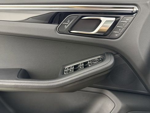 Certified 2026 Porsche Macan AWD/4WD image 33
