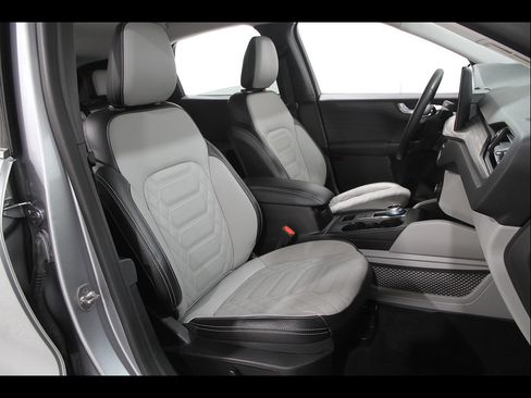 Used 2023 Ford Escape Platinum w/ Premium Technology Package AWD/4WD image 17